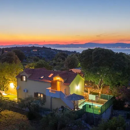 Villa Luxury With A Swimming Pool Skrip, Brac - 17350 *